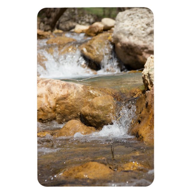 Stormy stream i vår magnet (Vertikal)