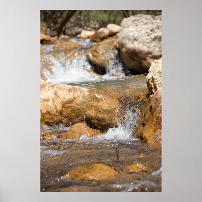 Stormy stream i vår poster (Framsidan)