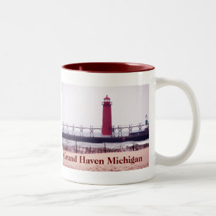 Storslagen tillflyktsortMichigan fyr Två-Tonad Mugg