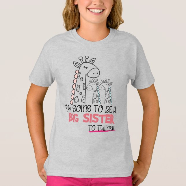 Storsyster som ska vara i twillingar, giraffe grav t shirt (Framsida)
