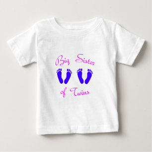 Storsyster till tvillingpojkar t-shirt