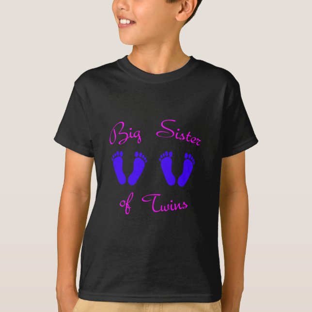 Storsyster till tvillingpojkar tee shirt (Framsida)