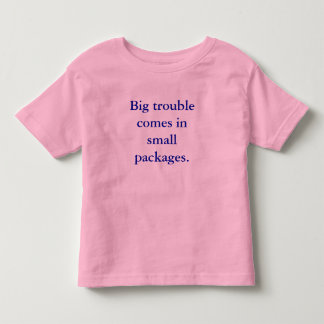 Stort besvära kommer i lilla packar t-shirt
