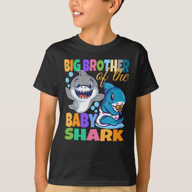 Stort broder av Baby-hajen T Shirt (Framsida)