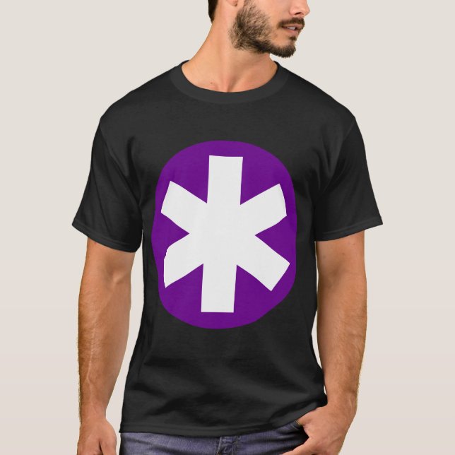 Stort utmärka med en asterisk - djupt - lilor och tee shirt (Framsida)