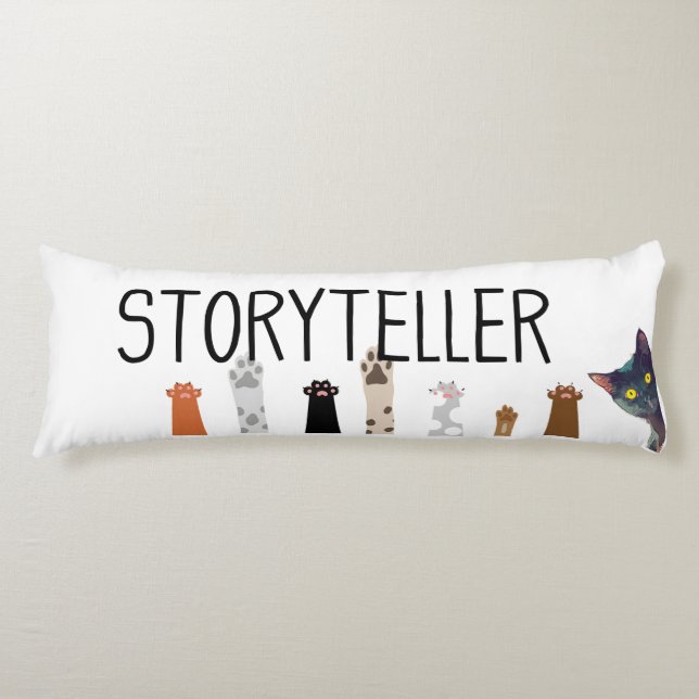 Storyteller: Cat Tass Ed Body Pillow Kroppskudde (Framsidan)