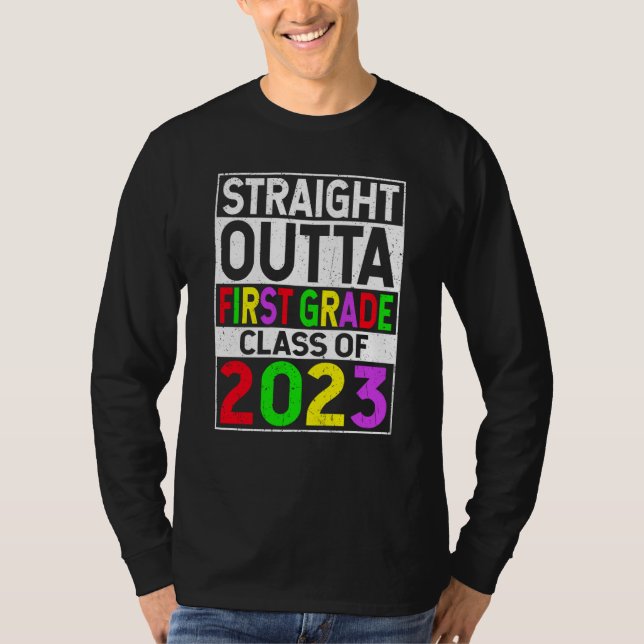 Straight Outta First Grade 2023 Graduation 1st Gra T Shirt (Framsida)