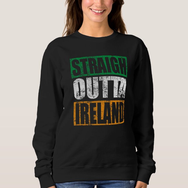 Straight Outta Ireland Retro St. Patrick's Day Gif T Shirt (Framsida)