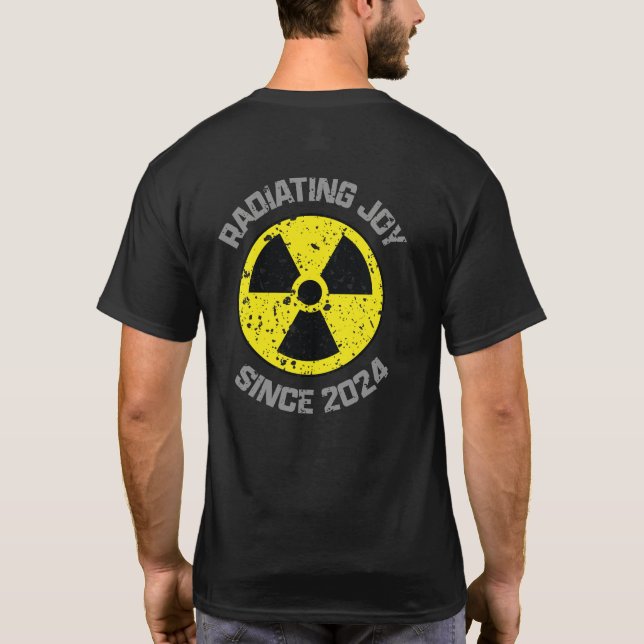 Strålningssymbol sedan 2024 Grunge T Shirt (Baksida)