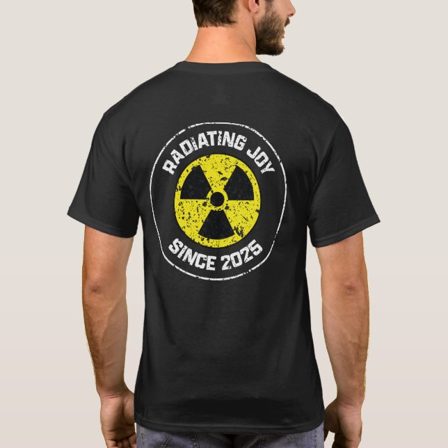 Strålningssymbol sedan 2025 Grunge T Shirt (Baksida)