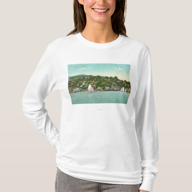 Strand beskådar av staden, segelbåtar t shirt (Framsida)