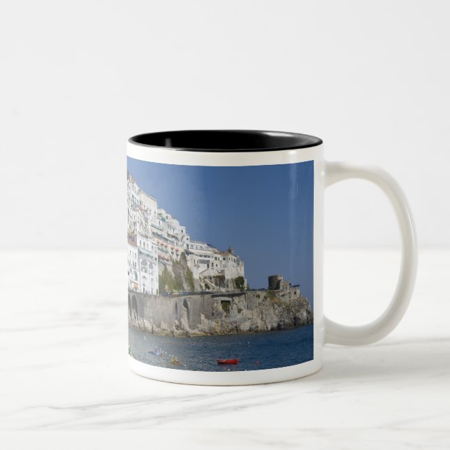 Strand vid Amalfi, Kampanien, Italien Två-Tonad Mugg (Höger)