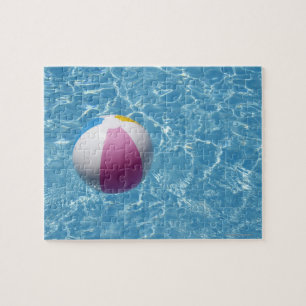Strandboll i simbassäng pussel