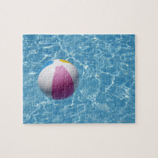 Strandboll i simbassäng pussel
