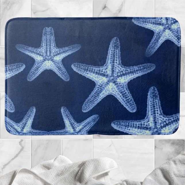 stranden vid kustnära chic, havsblåstjärtfenad hav badrumsmatta (coastal chic beach rustic nautical blue starfish bath mat)