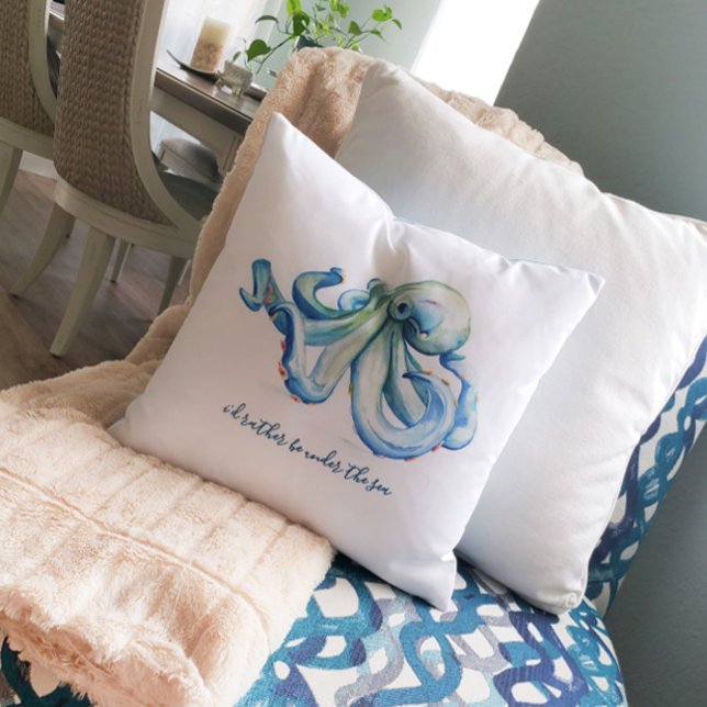 Strandhusdekor Oceanek Kastfilt Kudde (Beach house decor watercolor blue octopus art by Victoria Grigaliunas of Do Tell A Belle)