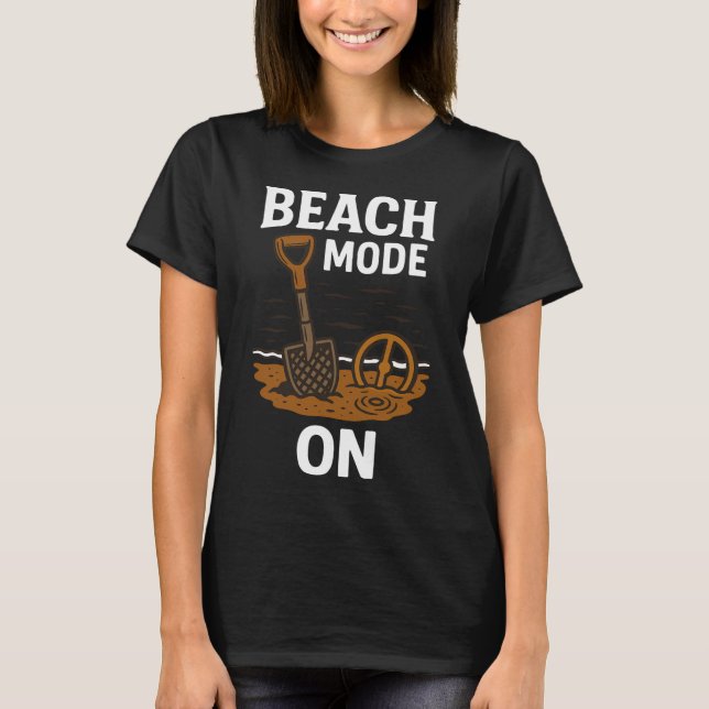 Strandläge På Metalldetektering Äventyr T Shirt (Framsida)