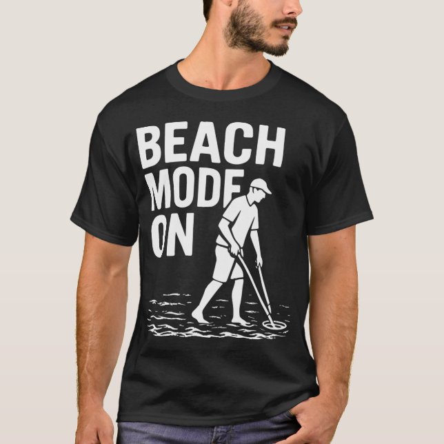 Strandläge På Rollig Metalldetektering Design T Shirt (Framsida)