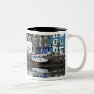 Strandpromenad, Tobermory, Isle of Mull, Skottland Två-Tonad Mugg