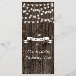 Sträng av ljus på bröllopsprogram av gammalt trä program