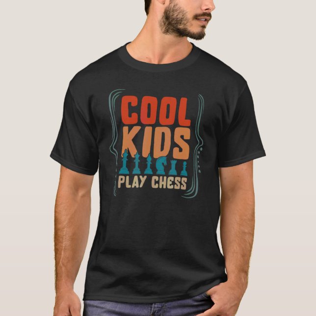 Sträng i spelet Chess Player Coola Kids Play Chess T Shirt (Framsida)