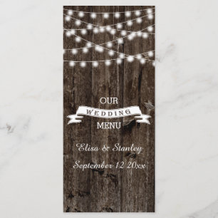 Sträng ljus på det gamla menykortet bröllop i trä meny