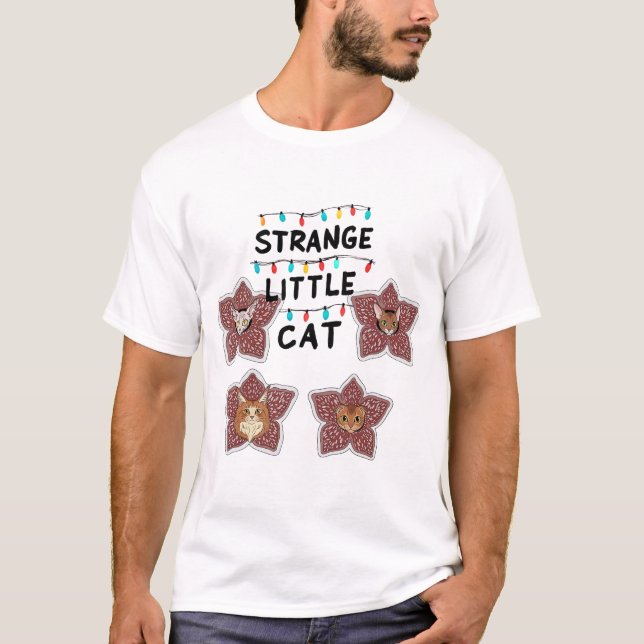 Strange Little Cat - Cute Cats in Flower Design T Shirt (Framsida)