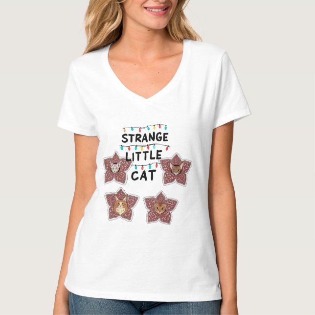 Strange Little Cat - Cute Cats in Flower Design T Shirt (Framsida)