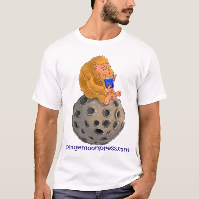 Strange Måne Press Bigfoot på Måne T Shirt (Framsida)