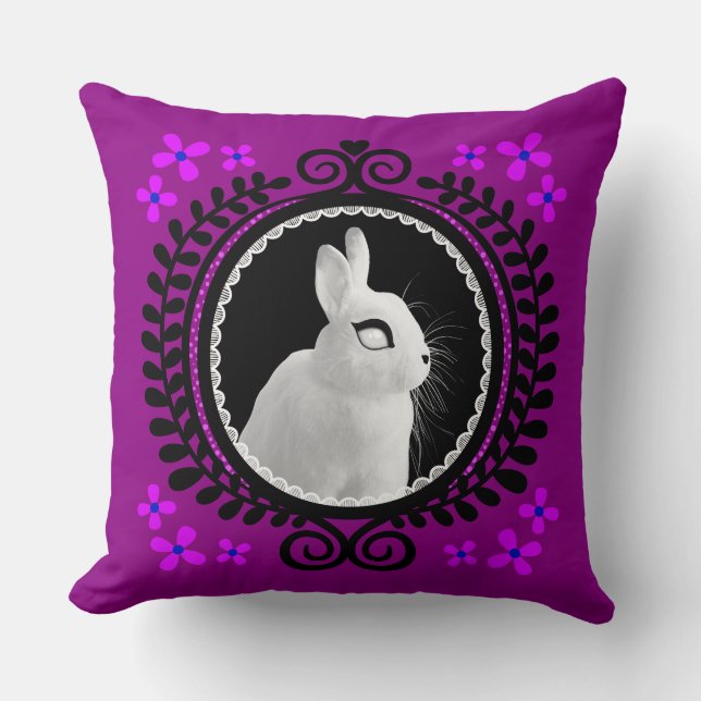 Strange White Bunny: Magenta, Black & Blue Kudde (Framsida)