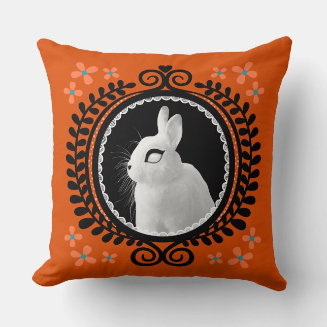 Strange White Bunny: Orange, Teal, & Black  Kudde (Framsida)