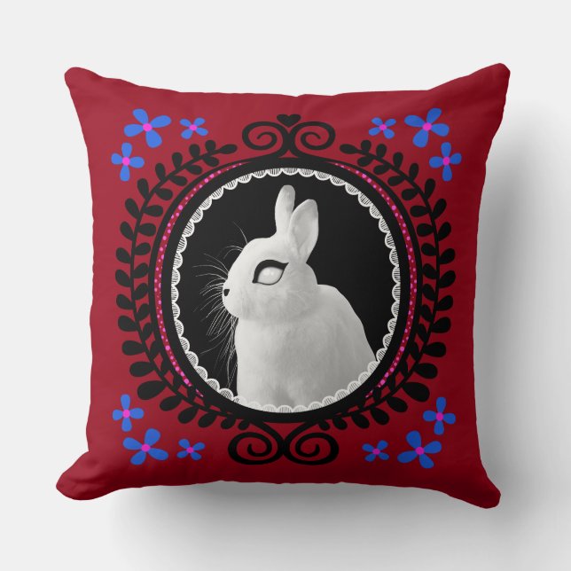 Strange White Bunny: Red, Blue, Pink & Black  Kudde (Framsida)