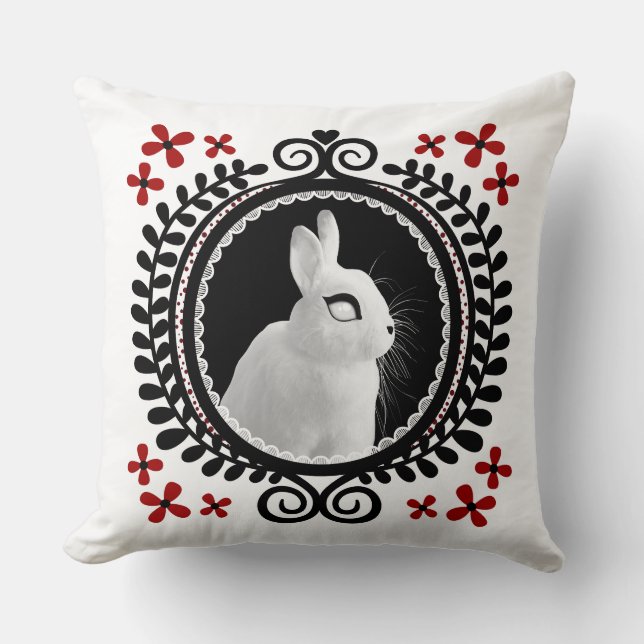 Strange White Bunny: White, Black & Red Kudde (Framsida)
