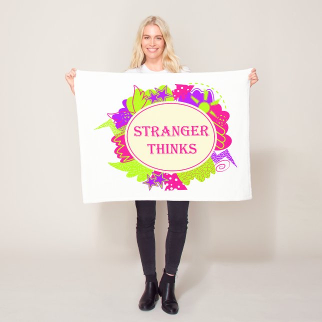 Stranger thinks quote in 80s tv show style fleecefilt (På plats)