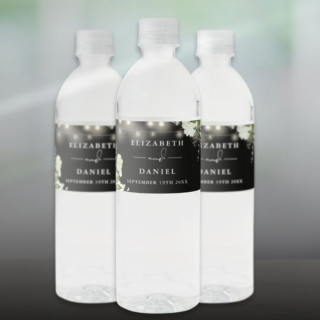 Strängljus Blommor Svart Och Vitt Bröllop Vattenflaskor Etikett (String Lights Floral Black And White Wedding Water Bottle Label)