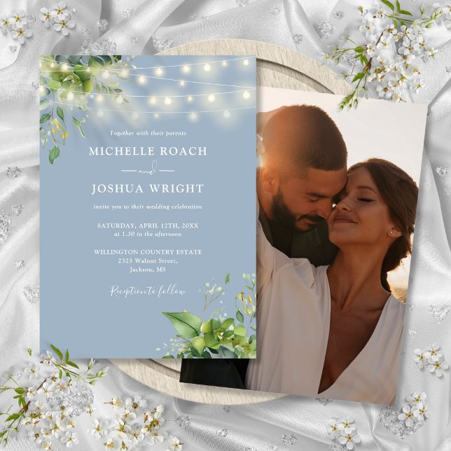 Strängljus Grönska Damblå Bröllopsfotografi Inbjudningar (String Lights Greenery Dusty Blue Photo Wedding Invitation)