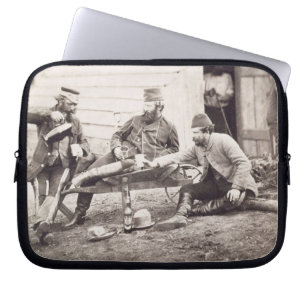 Strapatser i lägret (översten Lowe och kaptener  Laptop Sleeve