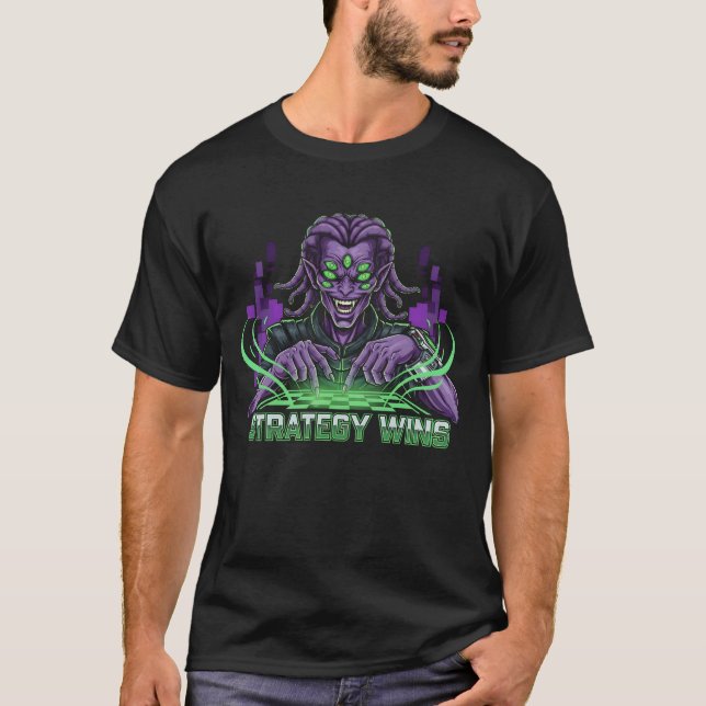 Strategin vinner Alien Gamer T-Shirt | Sci-Fi Ches (Framsida)