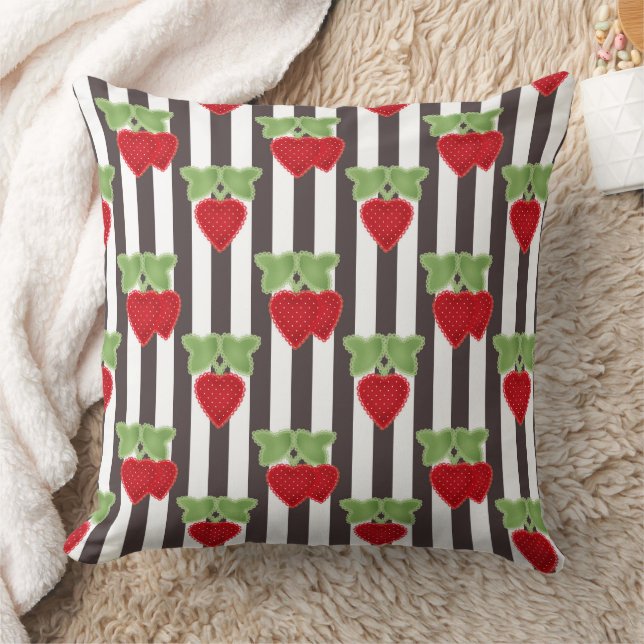 Strawberry applique on striped background retro  kudde (Filt)