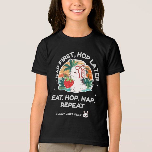 Strawberry Dream Bunny T Shirt (Framsida)