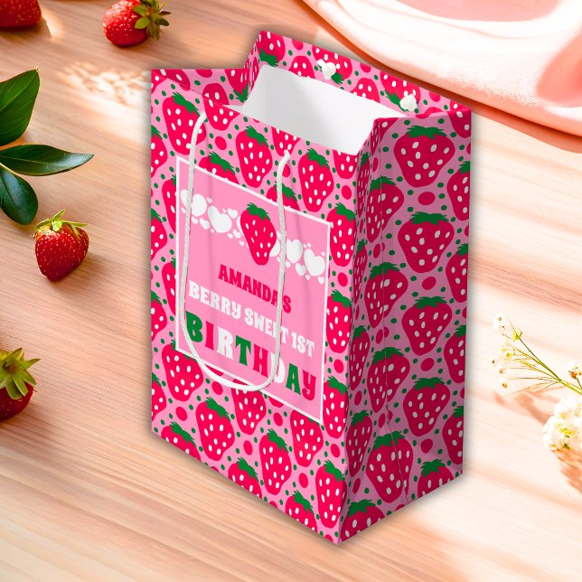 Strawberry First Birthday Celebration (Skapare uppladdad)