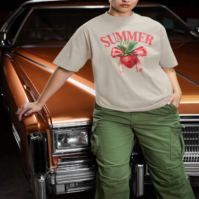Strawberry Summer Vibes T Shirt (Strawberry Summer Vibes T-Shirt)