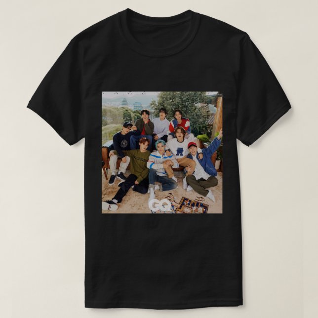 Stray Kids GQ SKZ kpop8 bang chan lee know chan T Shirt (Design framsida)