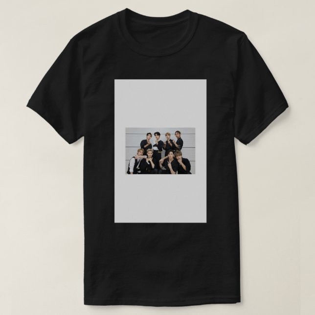 Stray Kids iPhone Tuff Fodral1.png T Shirt (Design framsida)