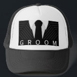 Streck Kostym Bachelor Party Groom Hat eller Cap Keps<br><div class="desc">© Sunny Mars Designer - Streck Kostym: Black and Grått Grooms Truckerkeps - Personligt bröllp party-servitör för bachelor party grooms hatt eller hatt med en vanlig svart och grått streck kostym, vit skjorta och svart hals. Perfekt för brudgummen till bäran på hans kandidatfest med andra party-hattar från bröllop som ska...</div>