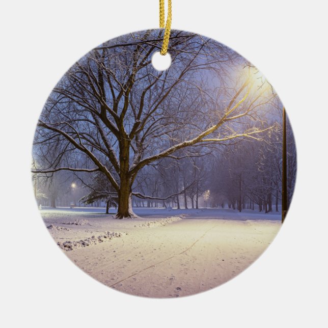 Street ljus och täckt i snö julgransprydnad keramik (Framsidan)