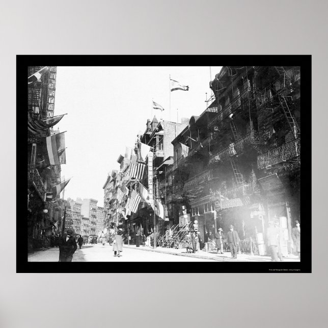Street Scene in Chinatown, New York City 1913 Poster (Framsidan)