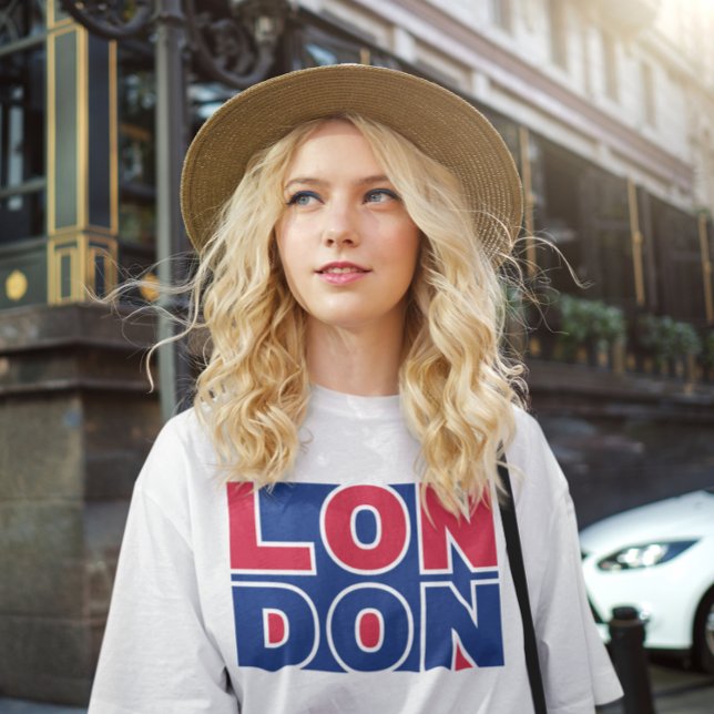 Street Stil i London T Shirt (Stylish women in London city)