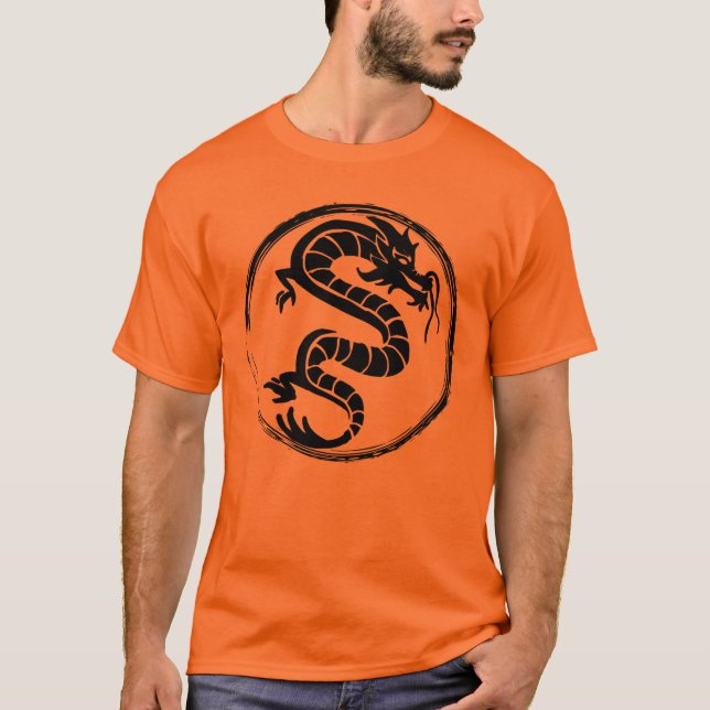 Streetwear Black Dragon på T Shirt (Framsida)