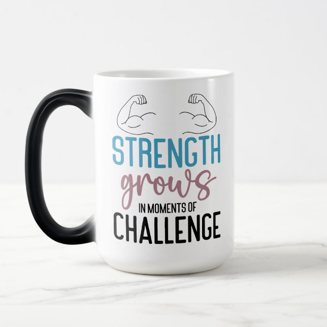 Strength Grows in Moment of Challenge Mug Magisk Mugg (Vänster)